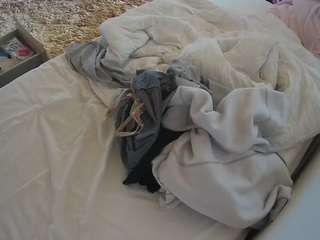 voyeurcam-julmodels-whitebed-4 webcam