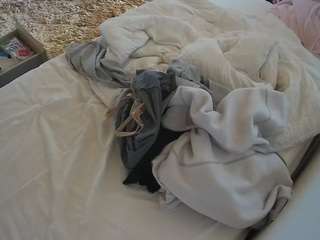 voyeurcam-julmodels-whitebed-4 webcam