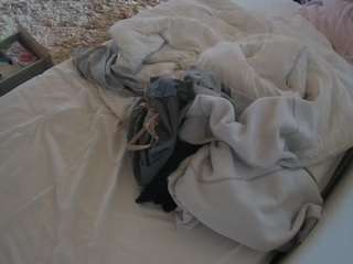 voyeurcam-julmodels-whitebed-4 webcam