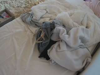 voyeurcam-julmodels-whitebed-4 webcam