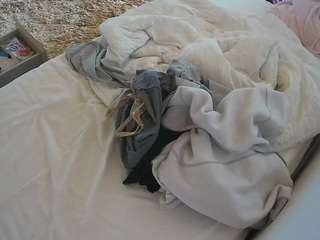 voyeurcam-julmodels-whitebed-4