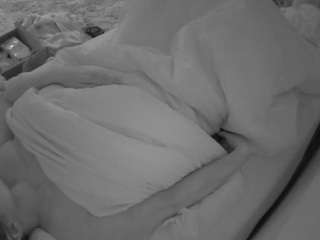 voyeurcam-julmodels-whitebed-4 webcam