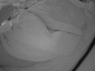 voyeurcam-julmodels-whitebed-4 webcam