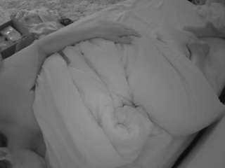 voyeurcam-julmodels-whitebed-4 webcam