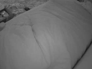 voyeurcam-julmodels-whitebed-4 webcam