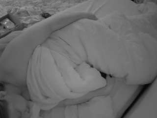 voyeurcam-julmodels-whitebed-4 webcam