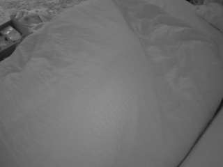 voyeurcam-julmodels-whitebed-4 webcam