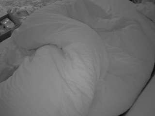 voyeurcam-julmodels-whitebed-4 webcam