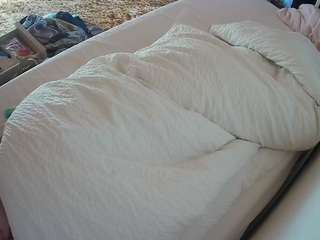 voyeurcam-julmodels-whitebed-4 webcam