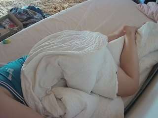 voyeurcam-julmodels-whitebed-4 webcam