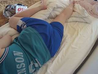 voyeurcam-julmodels-whitebed-4