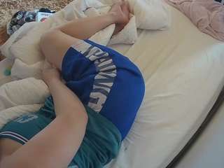 voyeurcam-julmodels-whitebed-4 webcam