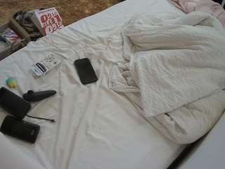 voyeurcam-julmodels-whitebed-4 webcam