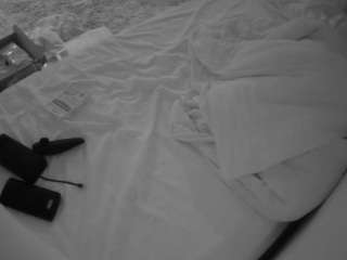 voyeurcam-julmodels-whitebed-4 webcam