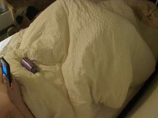 voyeurcam-julmodels-whitebed-4 webcam