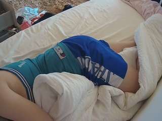 voyeurcam-julmodels-whitebed-4 webcam