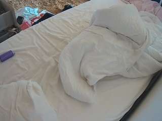 voyeurcam-julmodels-whitebed-4 webcam