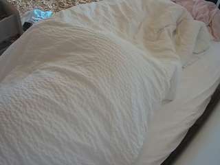 voyeurcam-julmodels-whitebed-4 webcam