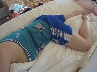 voyeurcam-julmodels-whitebed-4 webcam