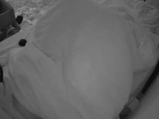 voyeurcam-julmodels-whitebed-4 webcam