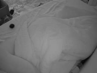 voyeurcam-julmodels-whitebed-4 webcam