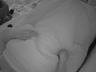 voyeurcam-julmodels-whitebed-4 webcam
