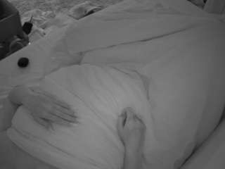 voyeurcam-julmodels-whitebed-4 webcam