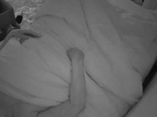 voyeurcam-julmodels-whitebed-4 webcam