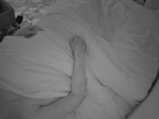 voyeurcam-julmodels-whitebed-4 webcam