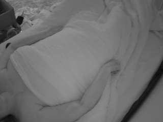 voyeurcam-julmodels-whitebed-4 webcam