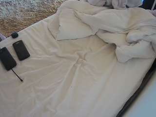 voyeurcam-julmodels-whitebed-4 webcam model