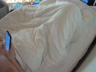 voyeurcam-julmodels-whitebed-4 webcam