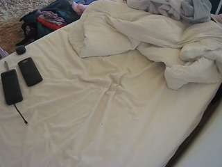 voyeurcam-julmodels-whitebed-4 webcam model