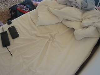 voyeurcam-julmodels-whitebed-4 webcam