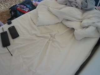 voyeurcam-julmodels-whitebed-4 webcam