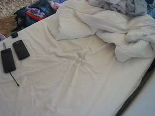 voyeurcam-julmodels-whitebed-4 webcam