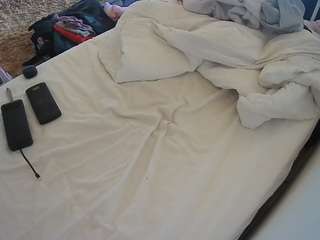 voyeurcam-julmodels-whitebed-4 webcam