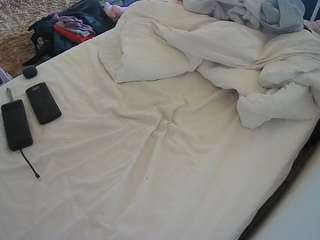 voyeurcam-julmodels-whitebed-4 webcam