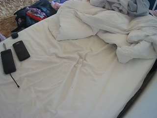 voyeurcam-julmodels-whitebed-4 webcam