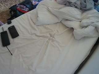 voyeurcam-julmodels-whitebed-4 webcam