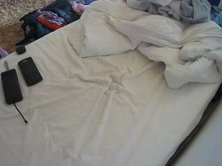 voyeurcam-julmodels-whitebed-4 webcam