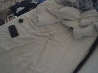 voyeurcam-julmodels-whitebed-4 webcam model