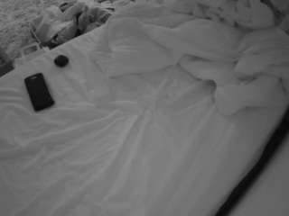voyeurcam-julmodels-whitebed-4 webcam model