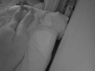 voyeurcam-julmodels-whitebed-4 webcam