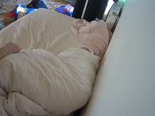 voyeurcam-julmodels-whitebed-4