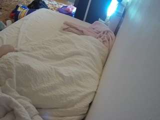 voyeurcam-julmodels-whitebed-4