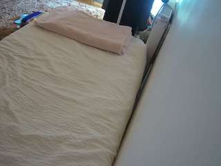 voyeurcam-julmodels-whitebed-4 webcam
