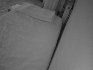 voyeurcam-julmodels-whitebed-4 webcam