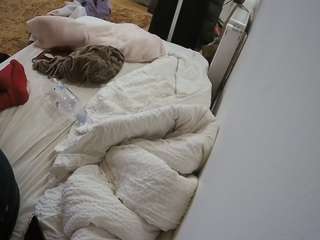 voyeurcam-julmodels-whitebed-4 webcam