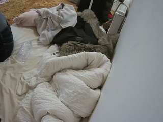 voyeurcam-julmodels-whitebed-4 webcam